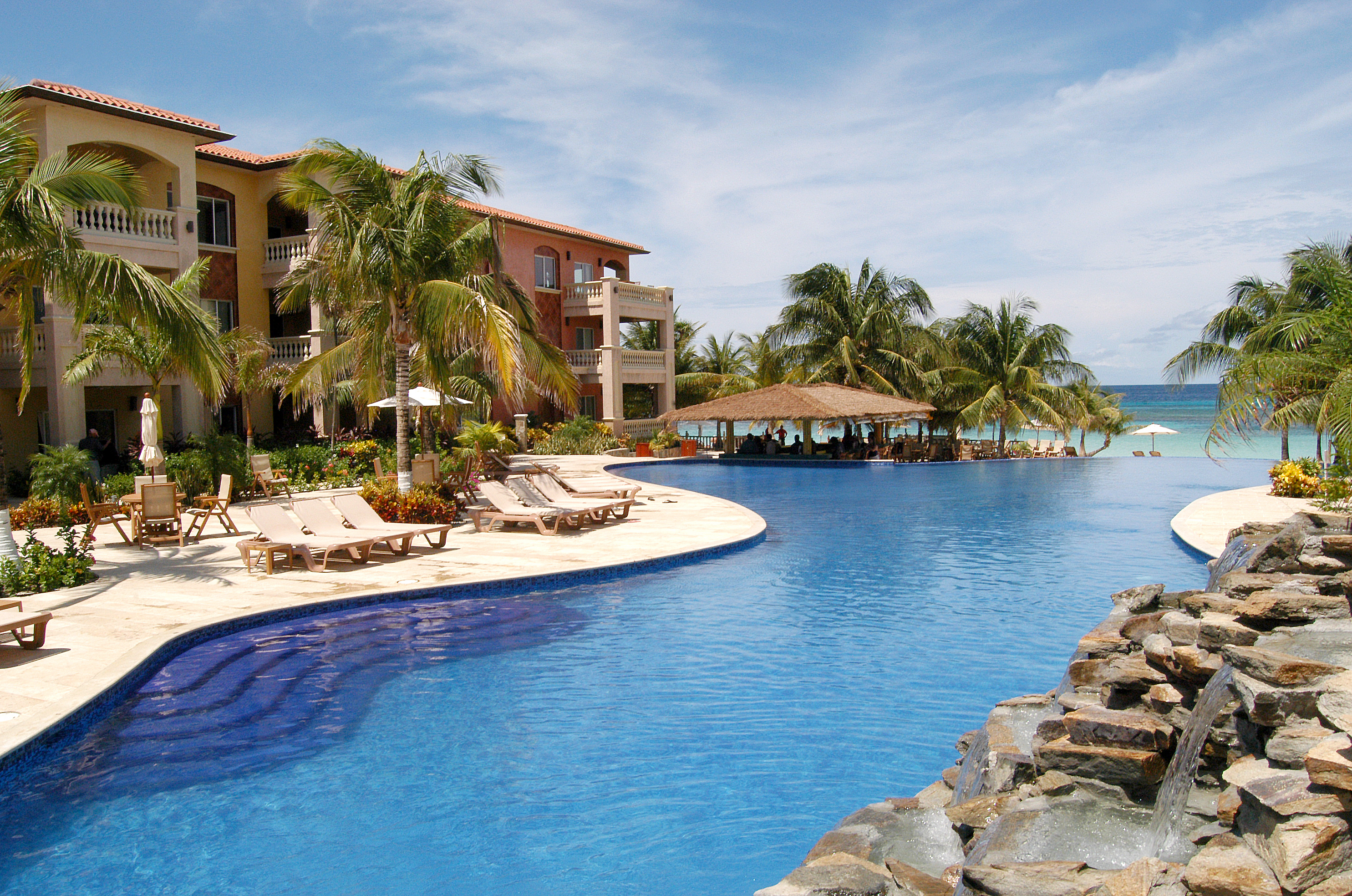 Infinity Bay Spa & Beach Resort, a family-friendly stay in Roatan