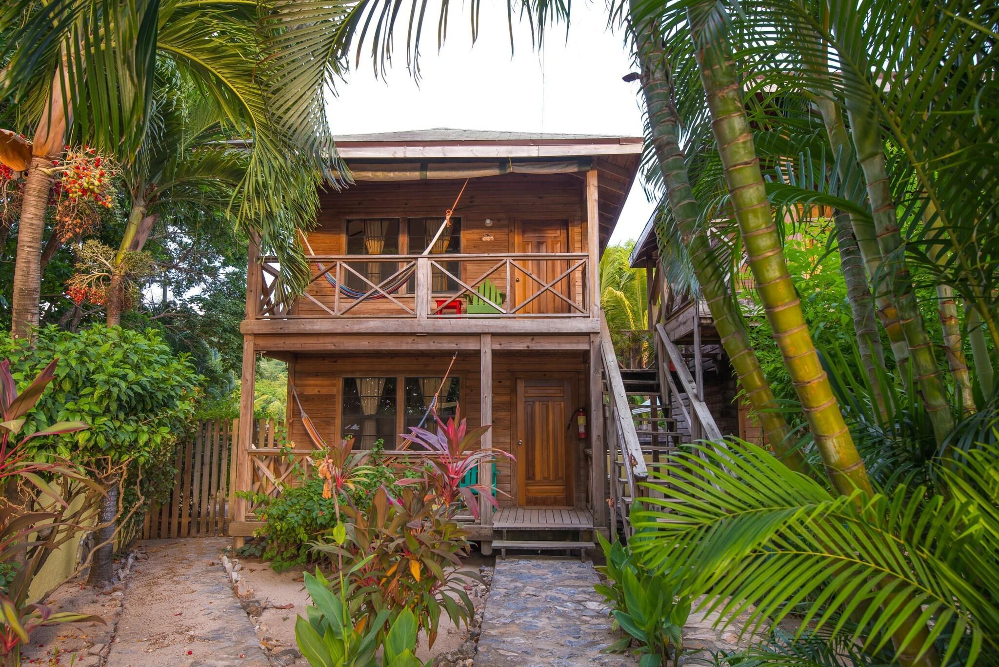 Las Rocas Resort & Dive Center, a family-friendly stay in Roatan