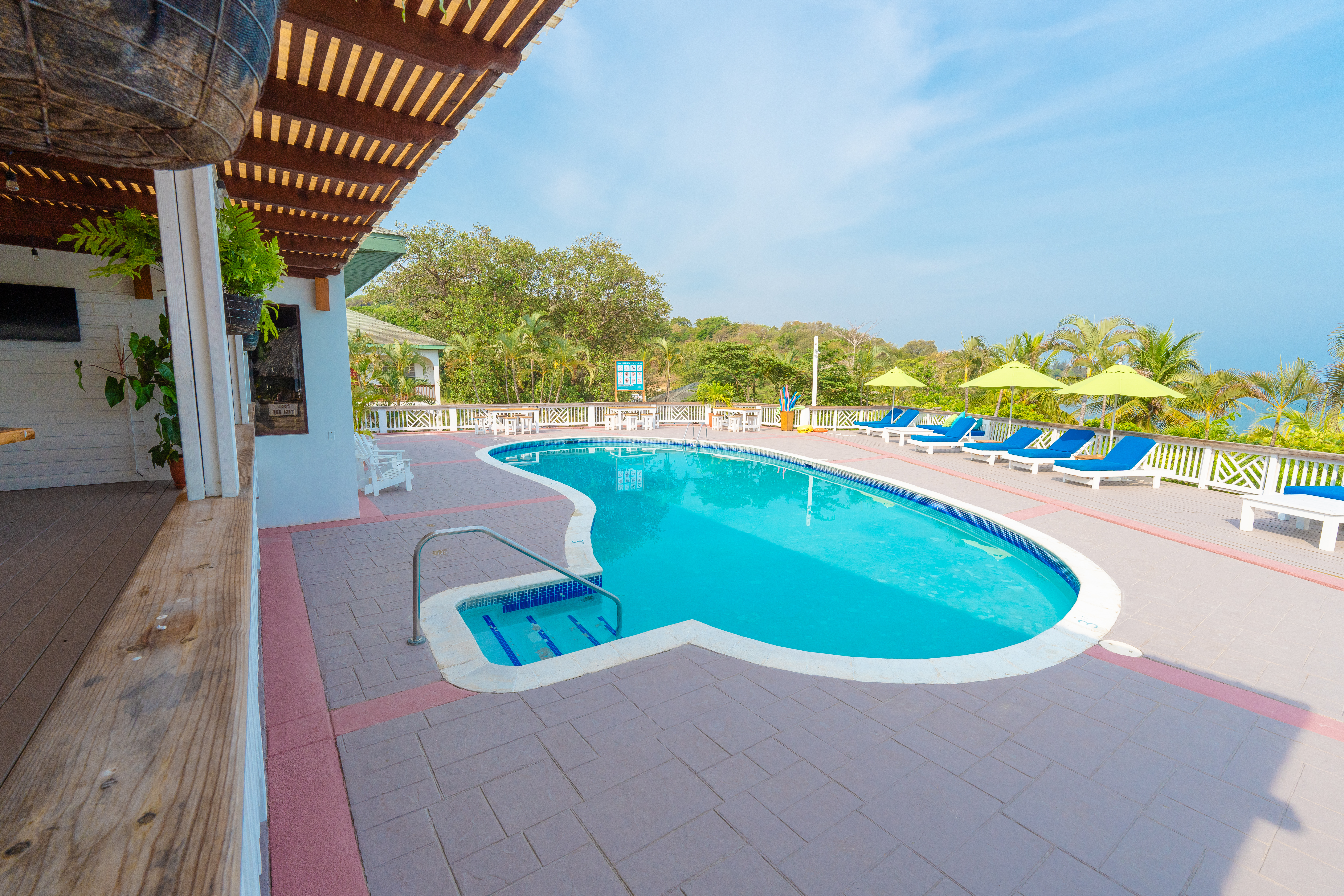 Turquoise Bay Dive & Beach Resort, a family-friendly stay in Roatan